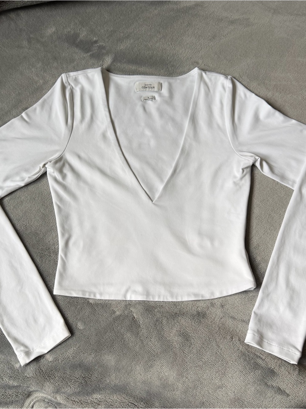 Aritzia Babaton Contour V Neck Long Sleeve Top White S - Picture 1 of 10